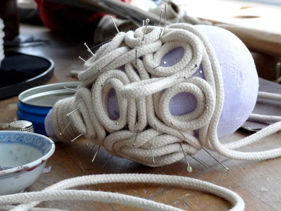 Préparation d'une tête en ficelle