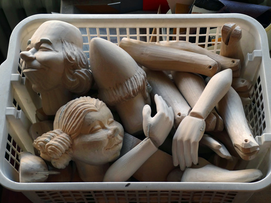 Pièces en attente de montage