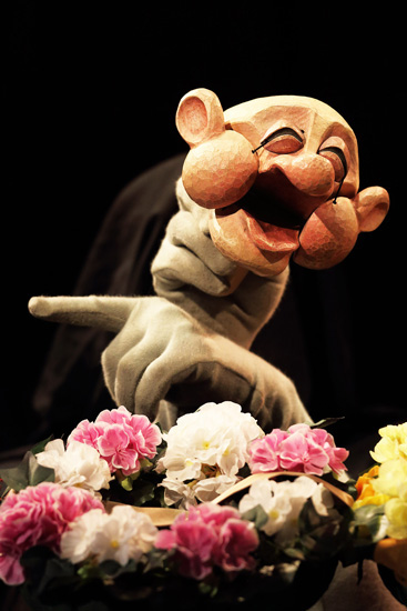 Les lois du marché, le Maire, tête en bois